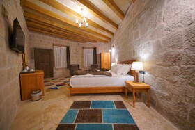 Secret Hill Cave Suites