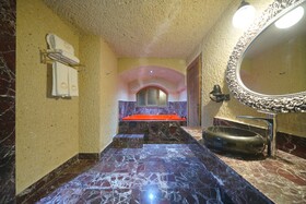 Secret Hill Cave Suites