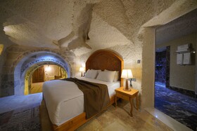 Secret Hill Cave Suites
