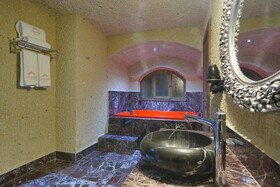 Secret Hill Cave Suites