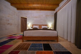Secret Hill Cave Suites