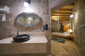 Secret Hill Cave Suites