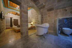 Secret Hill Cave Suites