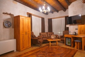Secret Hill Cave Suites