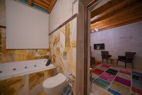 Secret Hill Cave Suites