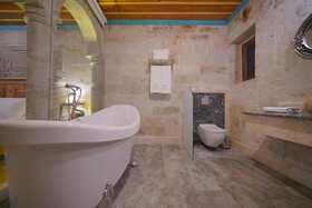 Secret Hill Cave Suites