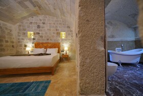Secret Hill Cave Suites