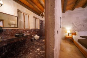 Secret Hill Cave Suites