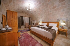 Secret Hill Cave Suites