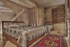 Shoestring Cave House
