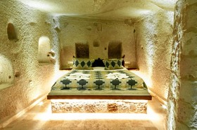 Shoestring Cave House