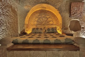 Shoestring Cave House