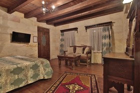 Shoestring Cave House