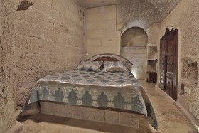 Shoestring Cave House
