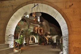 Shoestring Cave House