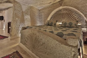 Shoestring Cave House