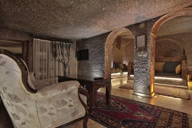Shoestring Cave House