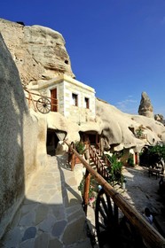Shoestring Cave House