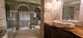Shoestring Cave House