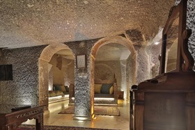 Shoestring Cave House