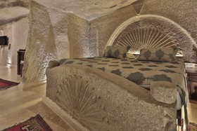 Shoestring Cave House