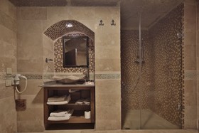 Shoestring Cave House