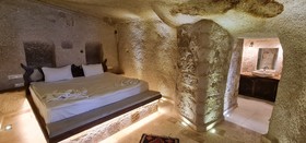 Shoestring Cave House