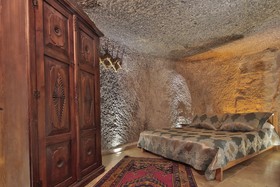 Shoestring Cave House