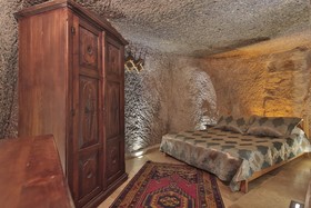 Shoestring Cave House