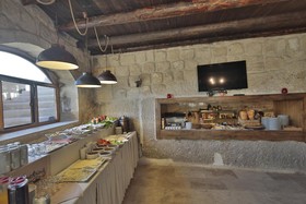 Shoestring Cave House