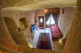 Shoestring Cave House