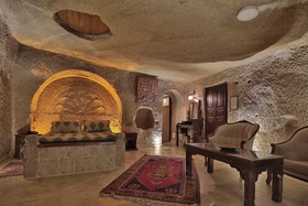 Shoestring Cave House