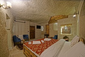 Zeus Cave Suites