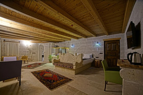 Zeus Cave Suites