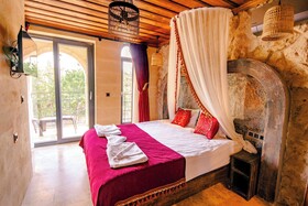 Alika Castle House