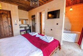 Alika Castle House