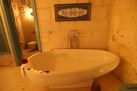 Anatelein Boutique Cave