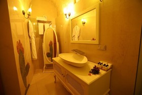 Anatelein Boutique Cave