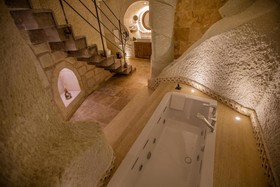 Nino Cave Suites