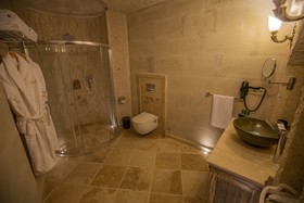 Nino Cave Suites