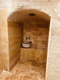 Asma Alti Cave Suits