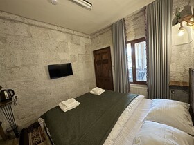 Asma Alti Cave Suits