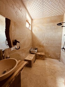 Asma Alti Cave Suits