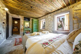 Aysel Inn House