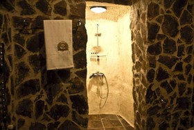 Cave Art Hotel