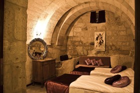 Cave Art Hotel