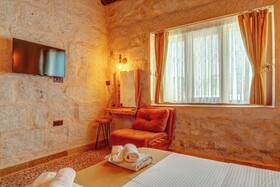 Ceran Stone House