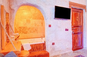 Ceran Stone House