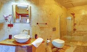 Ceran Stone House