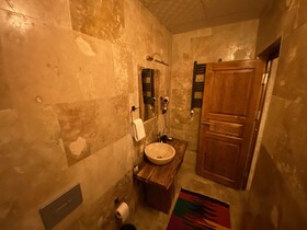 Ceran Stone House